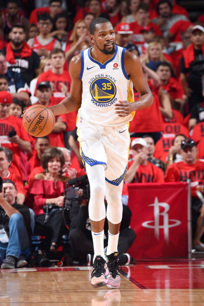 斯基拉：罗马正在计划和詹卢卡-曼奇尼续约至2029年（斯基拉：罗马拟与詹卢卡-曼奇尼续约，合同至2029年）