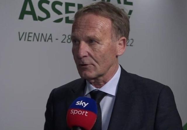 西蒙斯无球可打却成打工人天花板（无球可上场的西蒙斯，却活成了打工人天花板）