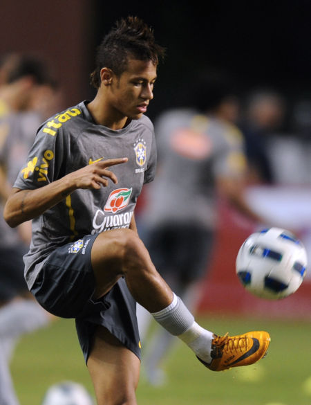 佩杜拉：吉梅内斯不想离开米兰，已拒绝所有相关转会提议（佩杜拉：吉梅内斯无意离开米兰，已拒绝全部相关转会报价）