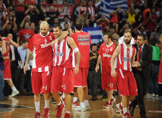 斯洛特执教利物浦遭遇挑战，进攻防守问题突出，萨拉赫争议，压力倍增。（斯洛特在利物浦帅位承压：攻防失衡、萨拉赫风波、重压陡增）